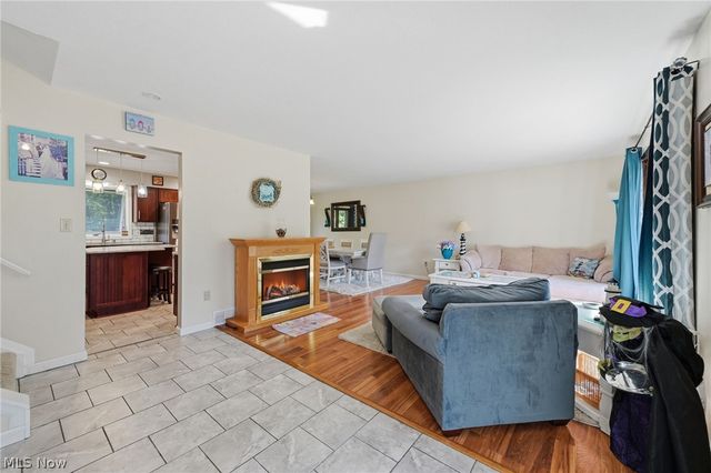 305 Parkland Oval, Brunswick, OH 44212