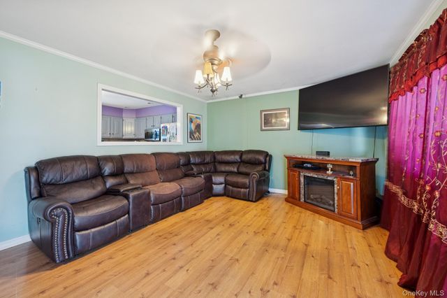 22 Garden Place, Shirley, NY 11967