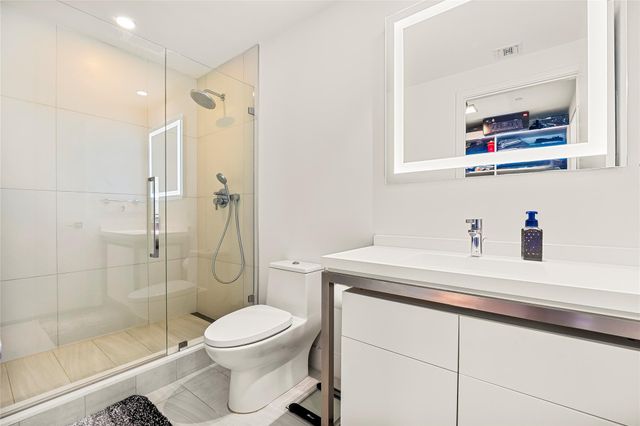 2000 Metropica Way 216, Sunrise, FL 33323