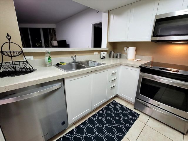 17375 Collins Ave 1007, Sunny Isles Beach, FL 33160