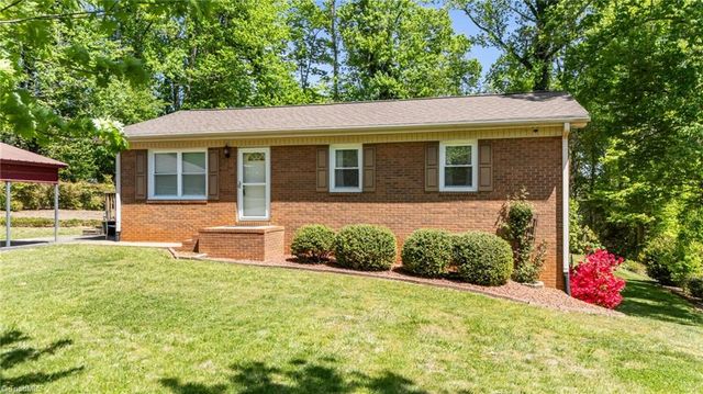 1195 OLD VFW Road, Pinnacle, NC 27043