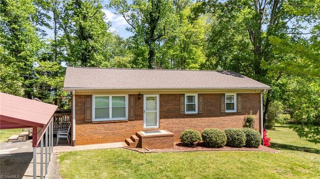 1195 OLD VFW Road, Pinnacle, NC 27043