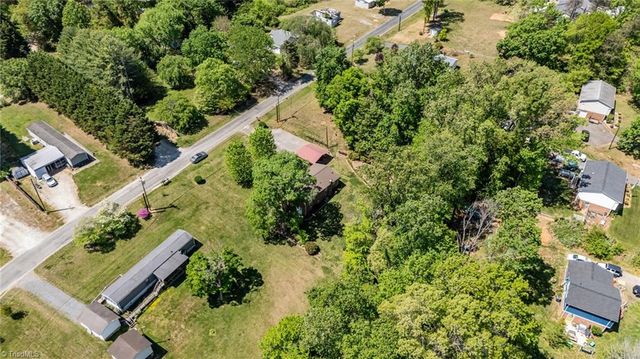1195 OLD VFW Road, Pinnacle, NC 27043