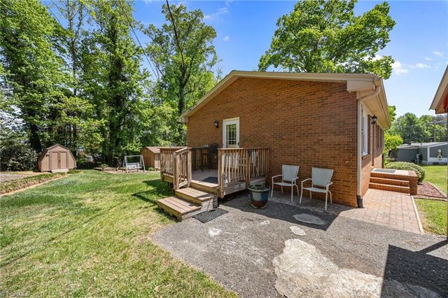 1195 OLD VFW Road, Pinnacle, NC 27043