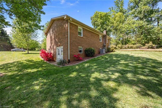1195 OLD VFW Road, Pinnacle, NC 27043