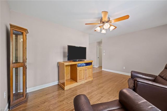 1195 OLD VFW Road, Pinnacle, NC 27043