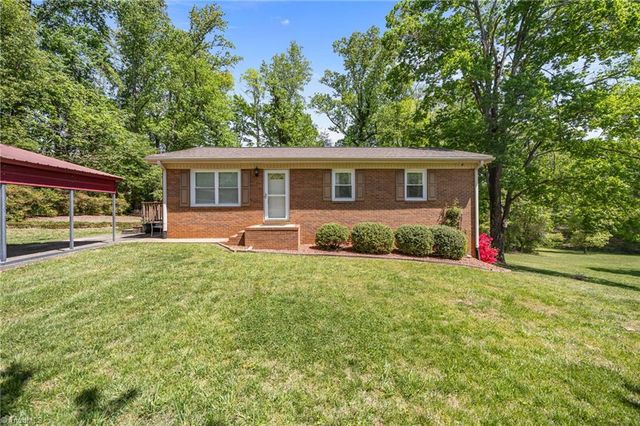 1195 OLD VFW Road, Pinnacle, NC 27043