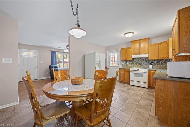 1195 OLD VFW Road, Pinnacle, NC 27043