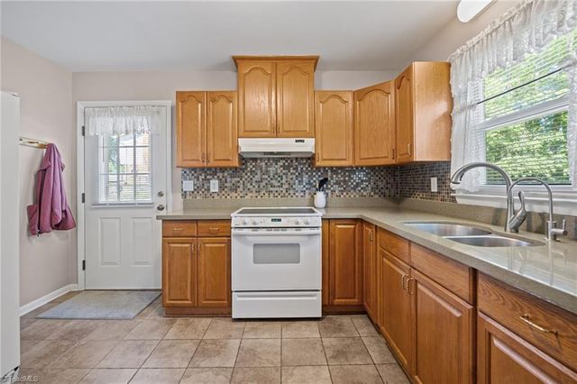 1195 OLD VFW Road, Pinnacle, NC 27043