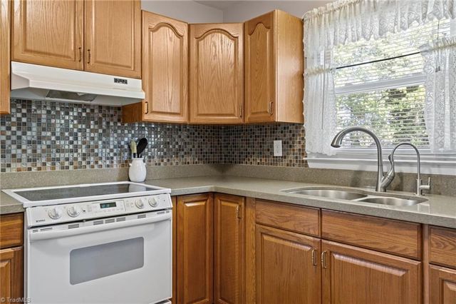 1195 OLD VFW Road, Pinnacle, NC 27043