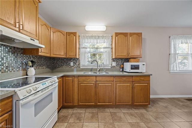 1195 OLD VFW Road, Pinnacle, NC 27043