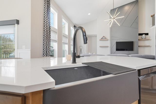 14103 SW Sunladen Drive SW, Reynoldsburg, OH 43068