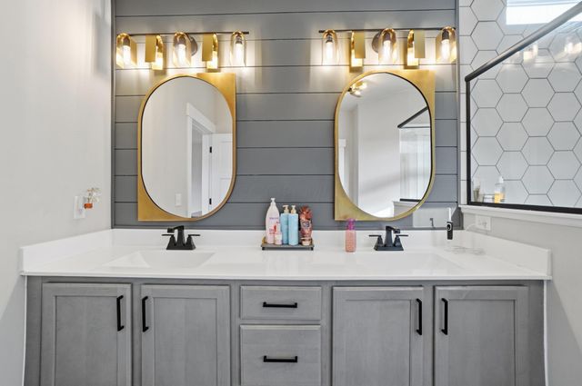 14103 SW Sunladen Drive SW, Reynoldsburg, OH 43068