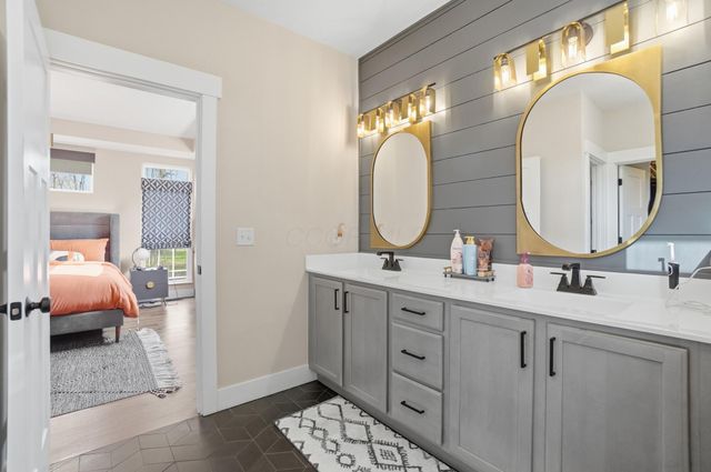 14103 SW Sunladen Drive SW, Reynoldsburg, OH 43068