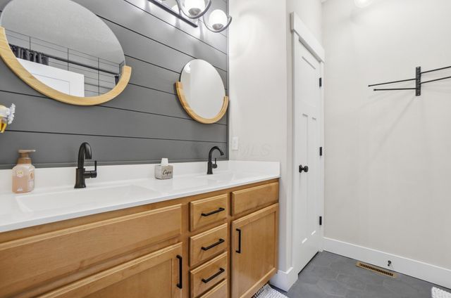 14103 SW Sunladen Drive SW, Reynoldsburg, OH 43068