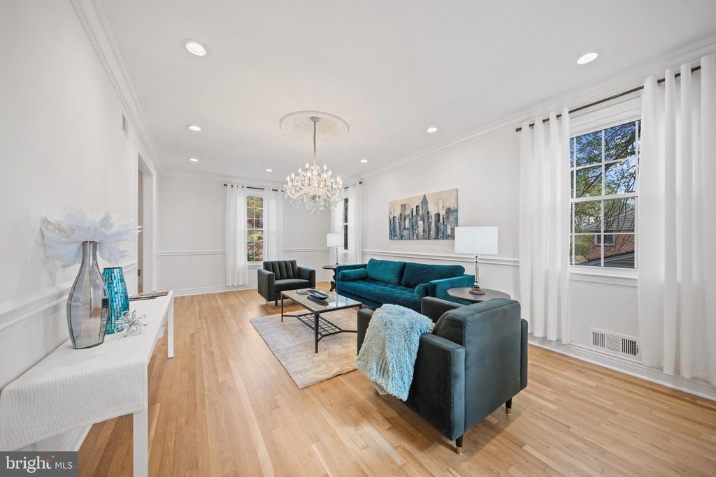 Image 10 of property listing at 12704 THERESA DR, Silver Spring, MD 20904