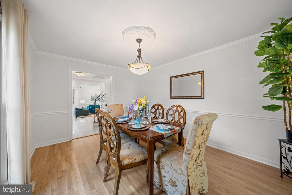 Image 12 of property listing at 12704 THERESA DR, Silver Spring, MD 20904