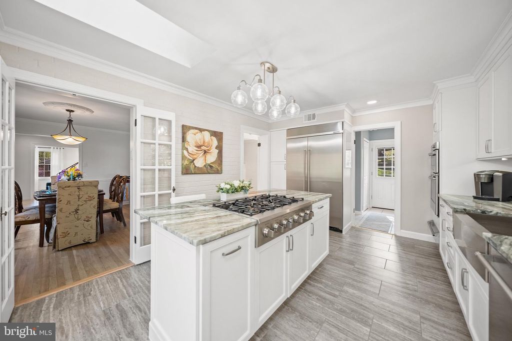 Image 16 of property listing at 12704 THERESA DR, Silver Spring, MD 20904