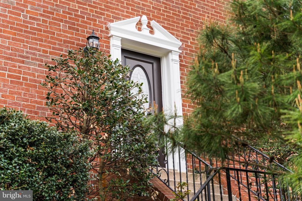 Image 3 of property listing at 12704 THERESA DR, Silver Spring, MD 20904