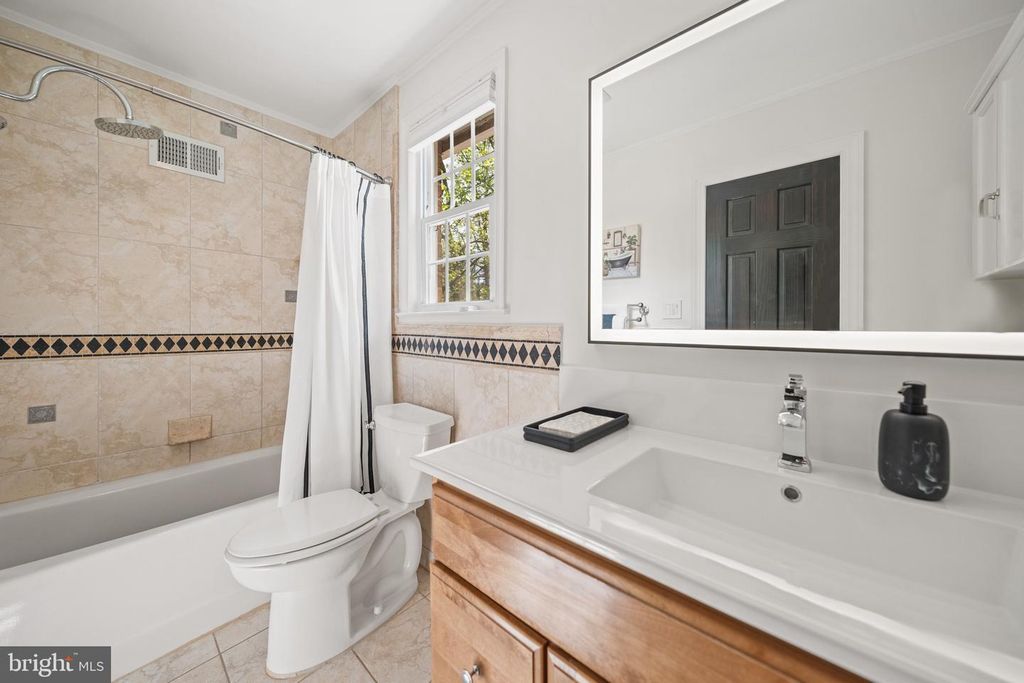 Image 40 of property listing at 12704 THERESA DR, Silver Spring, MD 20904