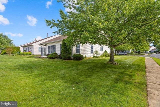 2 BRIARWOOD CT, Columbus, NJ 08022