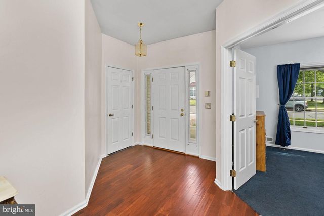 2 BRIARWOOD CT, Columbus, NJ 08022
