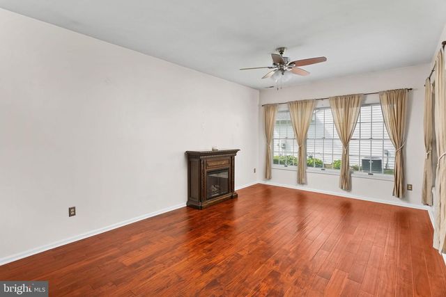 2 BRIARWOOD CT, Columbus, NJ 08022