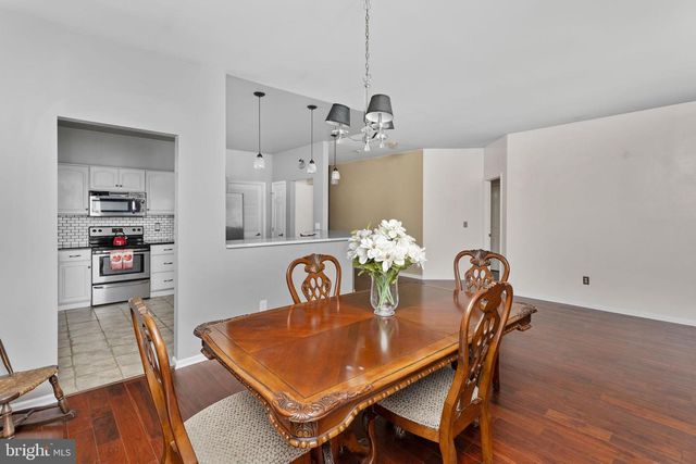 2 BRIARWOOD CT, Columbus, NJ 08022