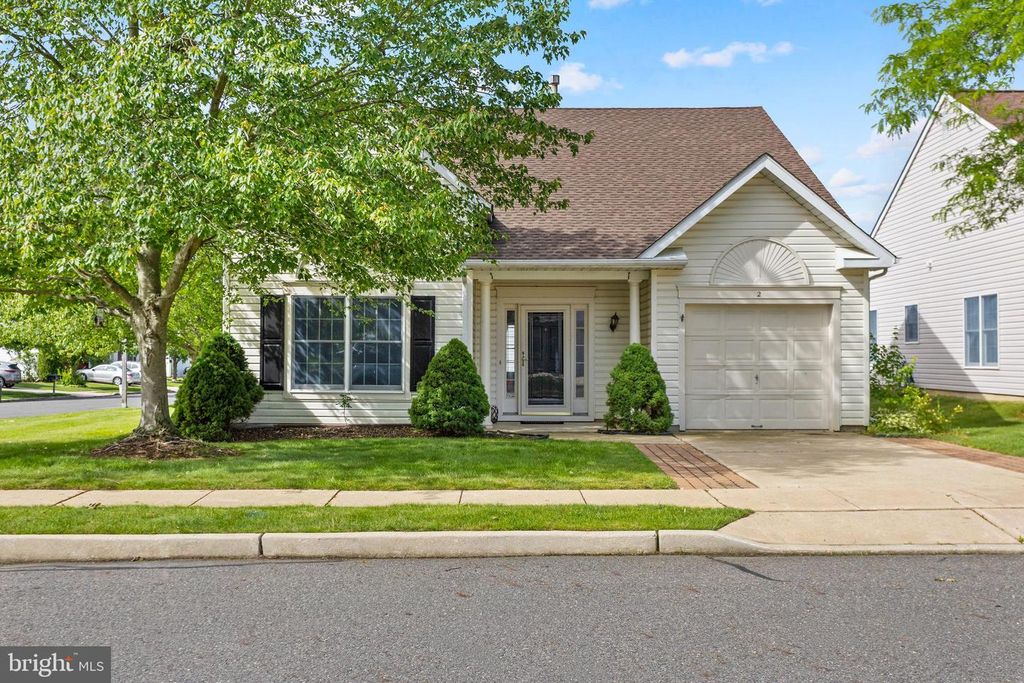 2 BRIARWOOD CT, Columbus, NJ 08022