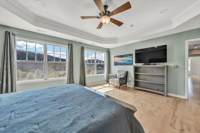 4208 Campbell View LN, Roanoke, VA 24018