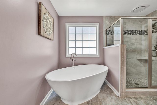 4208 Campbell View LN, Roanoke, VA 24018