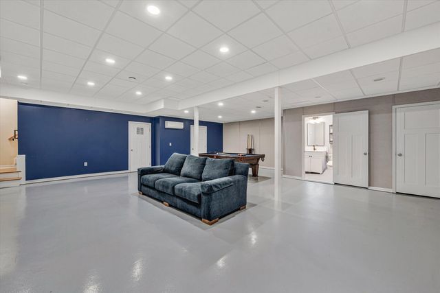 4208 Campbell View LN, Roanoke, VA 24018