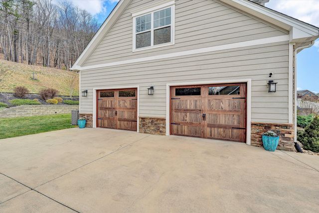 4208 Campbell View LN, Roanoke, VA 24018