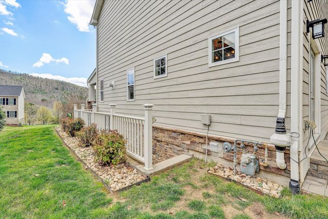 4208 Campbell View LN, Roanoke, VA 24018