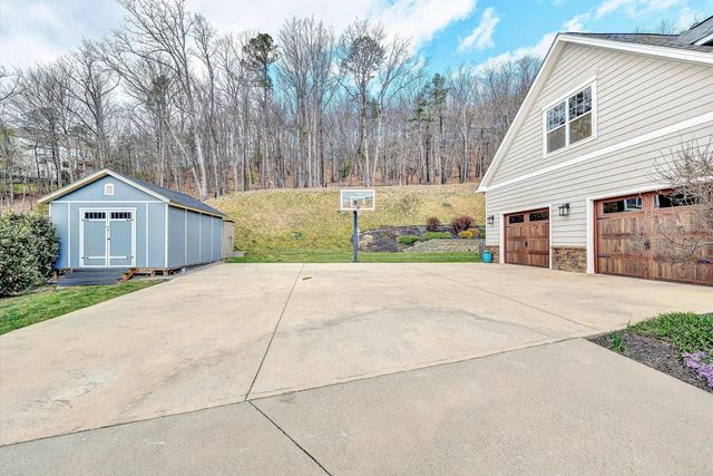 4208 Campbell View LN, Roanoke, VA 24018