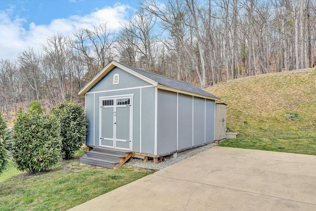 4208 Campbell View LN, Roanoke, VA 24018