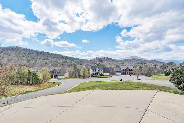 4208 Campbell View LN, Roanoke, VA 24018