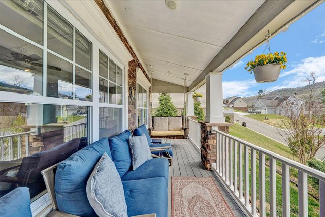 4208 Campbell View LN, Roanoke, VA 24018