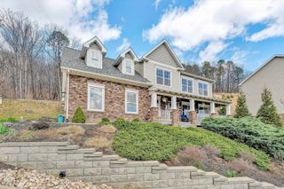 4208 Campbell View LN, Roanoke, VA 24018