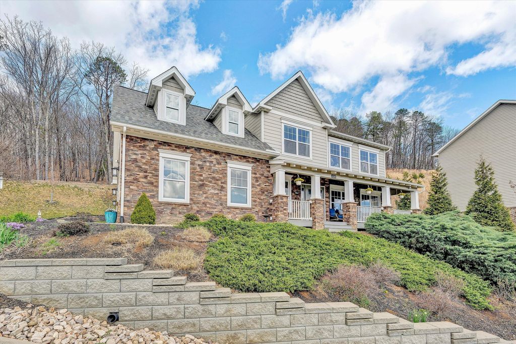 4208 Campbell View LN, Roanoke, VA 24018
