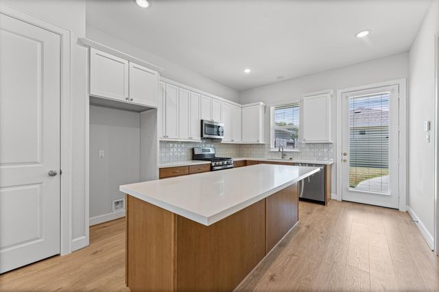 2505 Houston Avenue, Pearland, TX 77581