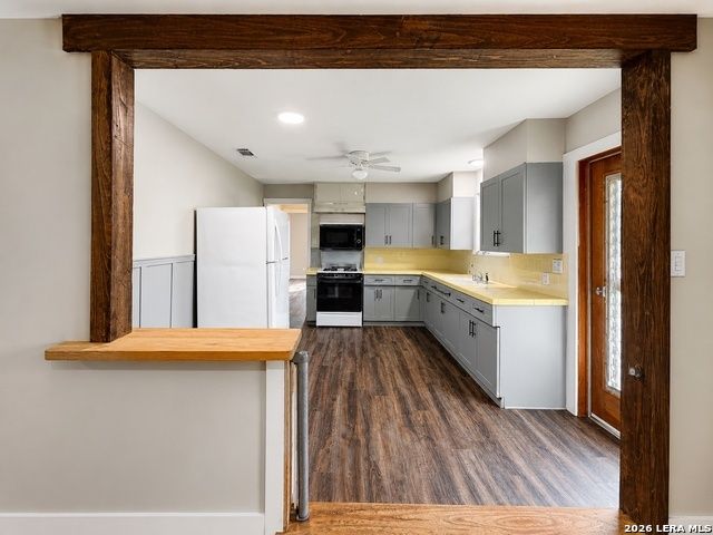 1106 Palm, Jourdanton, TX 78026