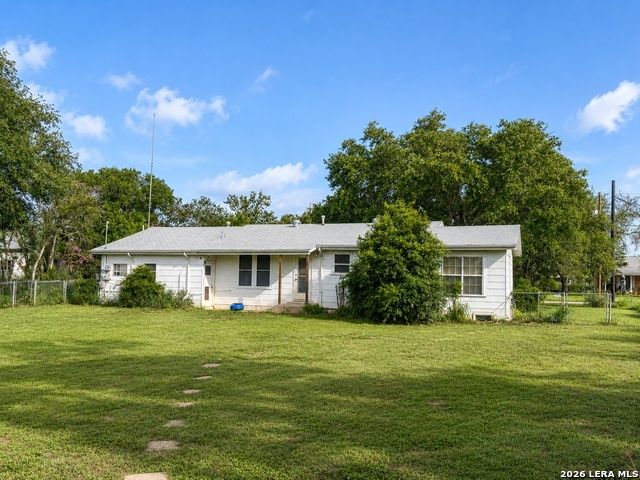 1106 Palm, Jourdanton, TX 78026