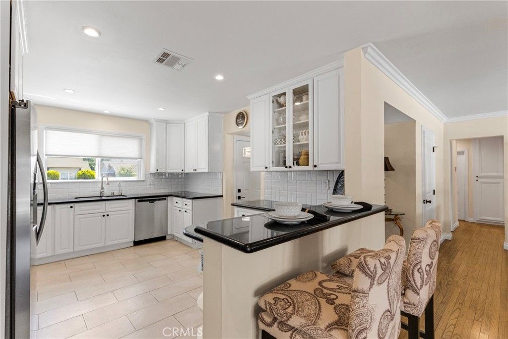 Image 10 of property listing at 9001 Debra Avenue, North Hills, CA 91343