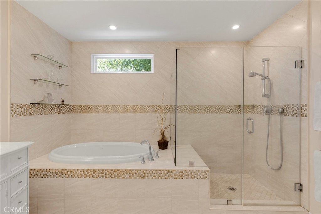 Image 16 of property listing at 9001 Debra Avenue, North Hills, CA 91343