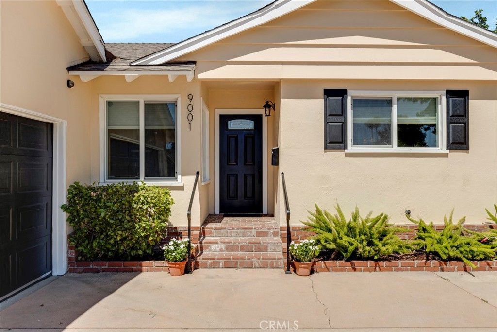 Image 27 of property listing at 9001 Debra Avenue, North Hills, CA 91343