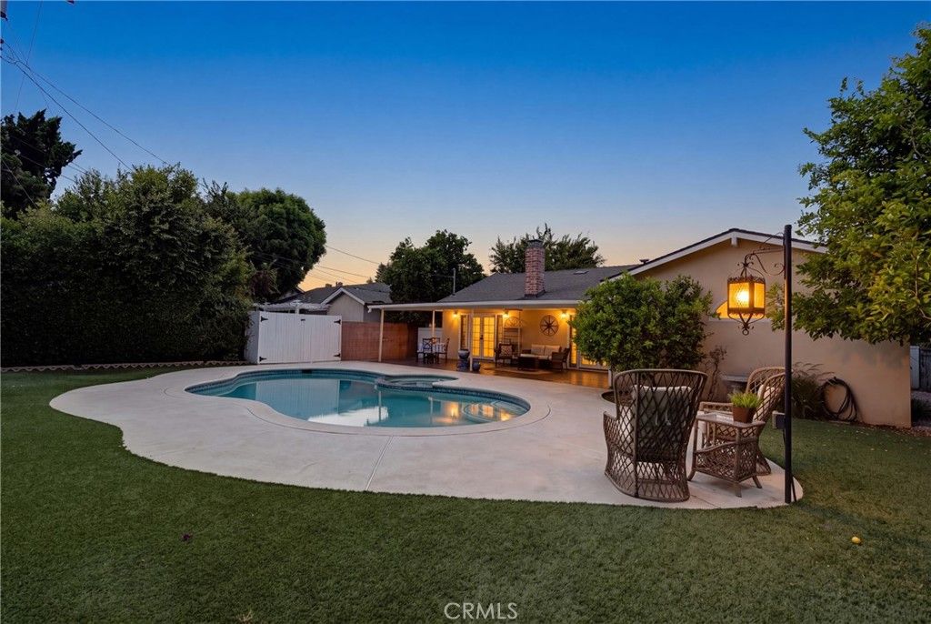 Image 4 of property listing at 9001 Debra Avenue, North Hills, CA 91343
