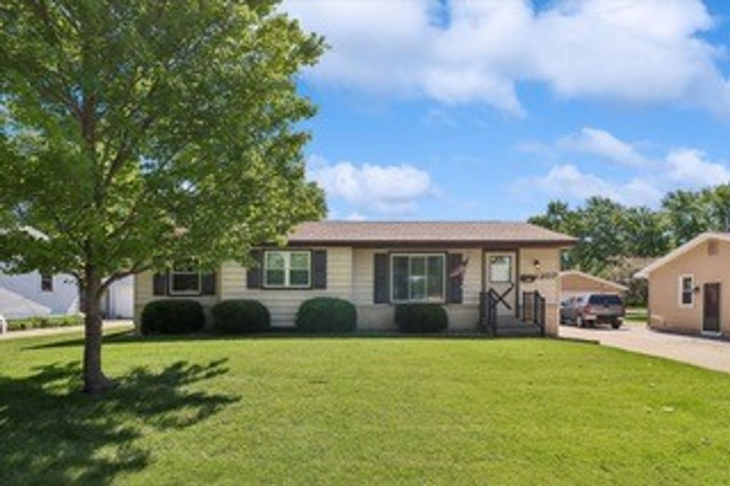 1207 4th Avenue SE, Altoona, IA 50009