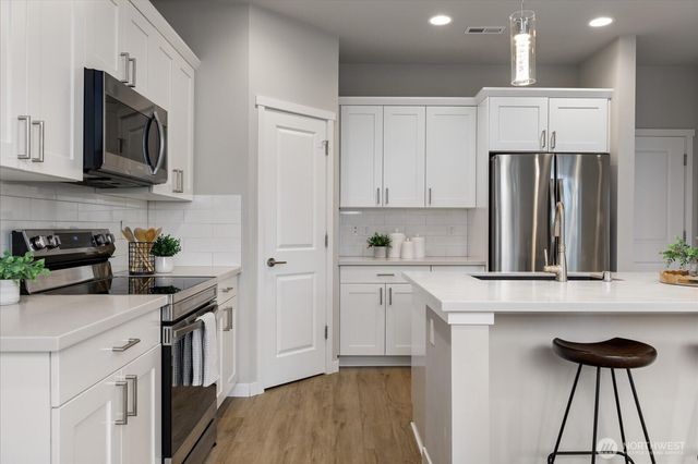 280 SW Ballast Way, Oak Harbor, WA 98277