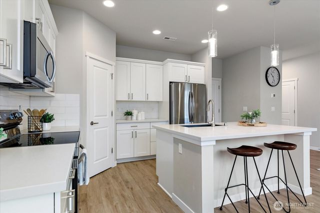 280 SW Ballast Way, Oak Harbor, WA 98277